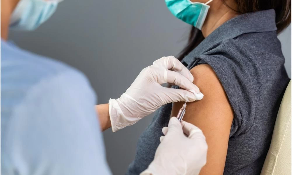 Εμβόλιο Pfizer: Νεκρή γυναίκα μετά από τρείς μέρες